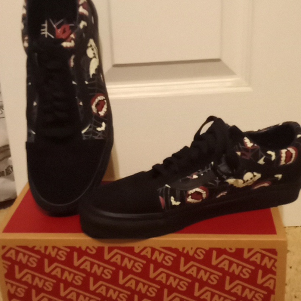 Womens size 8. Mens size 6.5